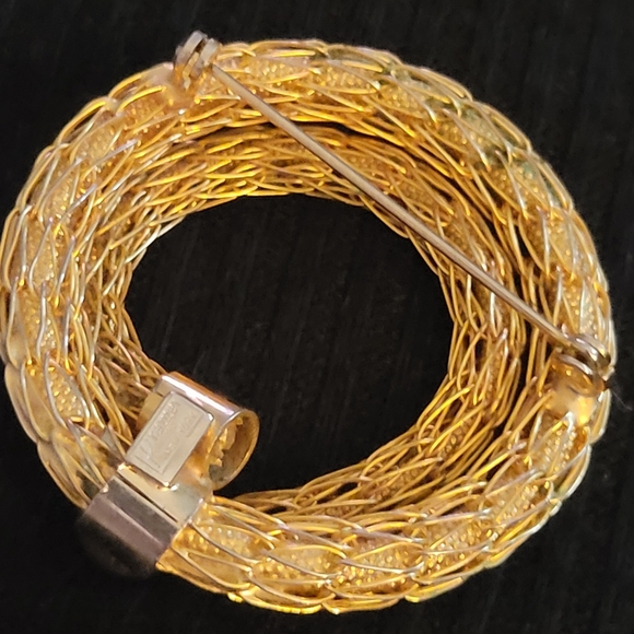 Vintage Kramer New York Brooch Signed, Gold Tone - Picture 2 of 4